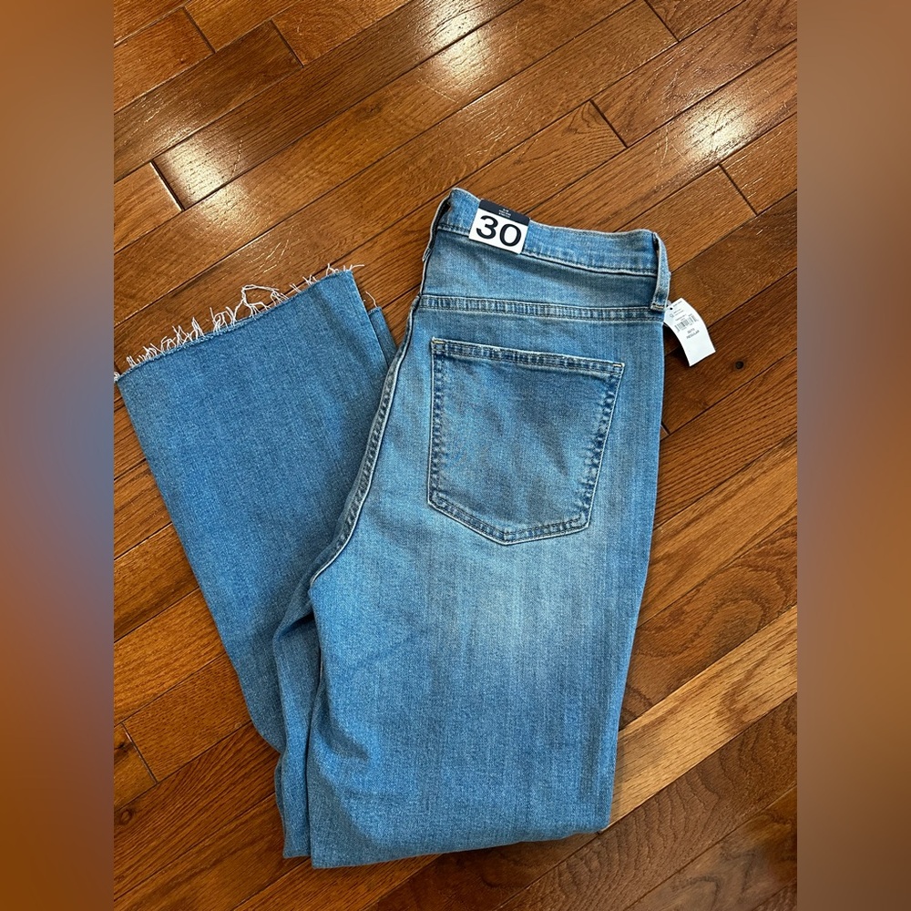 🎉 NWT 🎉 GAP Kick Fit Flare High Rise Capri Jeans Size 30/10 - Picture 3 of 7